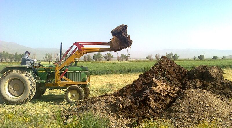 ضرورت استفاده کشاورزان خراسان شمالی از دستکش به هنگام کوددهی 