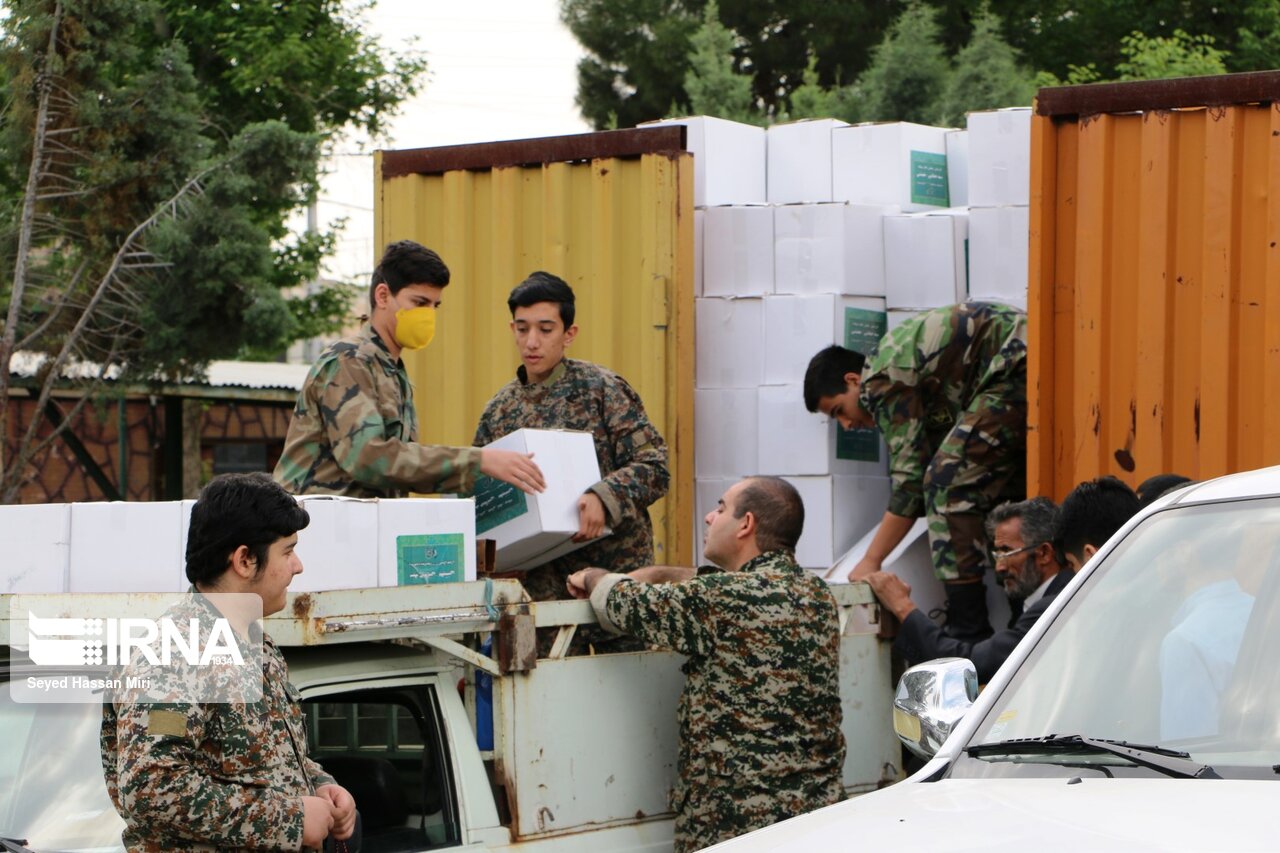 400 بسته غذایی به همت سپاه در بین نیازمندان مهاباد توزیع شد