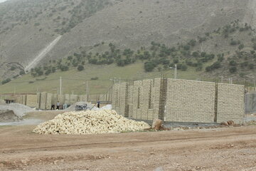 بازدید معاون عمرانی استاندار ایلام از روستای چم شیر