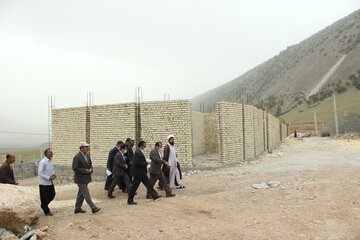 بازدید معاون عمرانی استاندار ایلام از روستای چم شیر