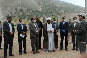 بازدید معاون عمرانی استاندار ایلام از روستای چم شیر