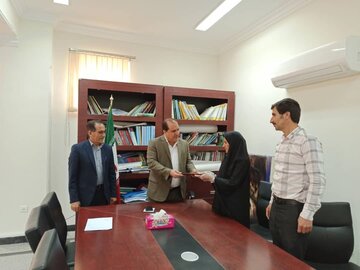 قدردانی استاندار ایلام از دهیار زن روستای فاطمیه 