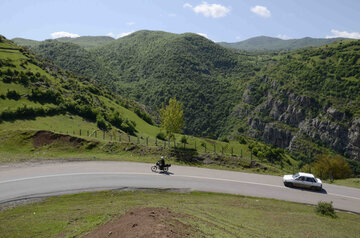 معلمی در مرتفع ترین روستای گیلان