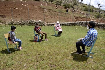 معلمی در مرتفع ترین روستای گیلان