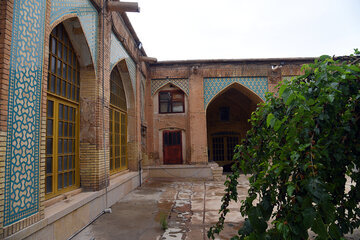 La mosquée historique d'Agha Baba Khan à Chiraz