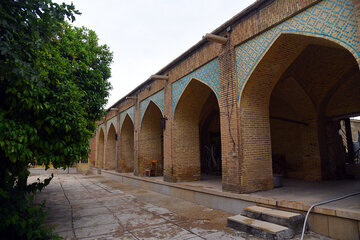 La mosquée historique d'Agha Baba Khan à Chiraz