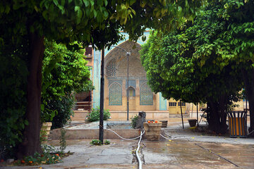 La mosquée historique d'Agha Baba Khan à Chiraz