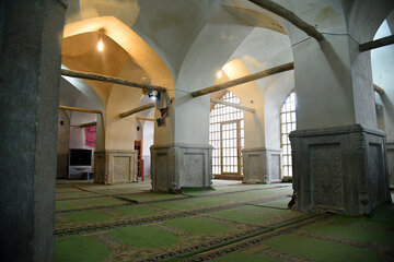 La mosquée historique d'Agha Baba Khan à Chiraz