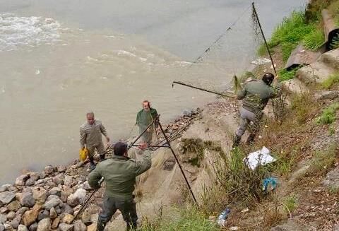 ادوات صید غیرمجاز از رودخانه‌های صومعه سرا جمع آوری شد