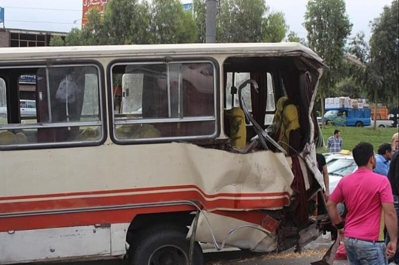 تصادف مینی‌بوس در قم 11 مجروح برجا گذاشت