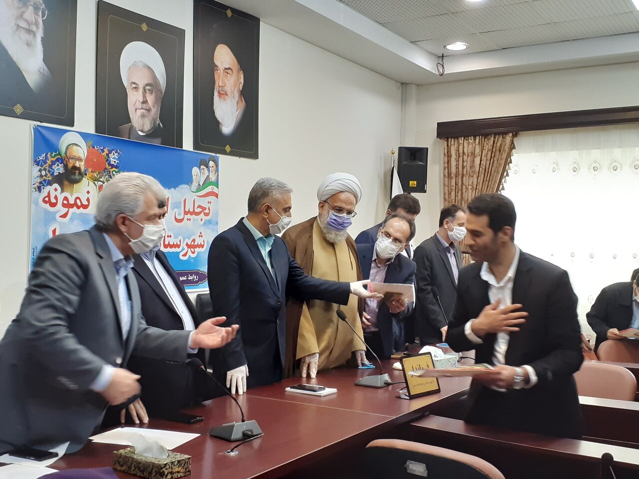 آیین تجلیل از 50 معلم نمونه شهرستان صومعه سرا برگزار شد