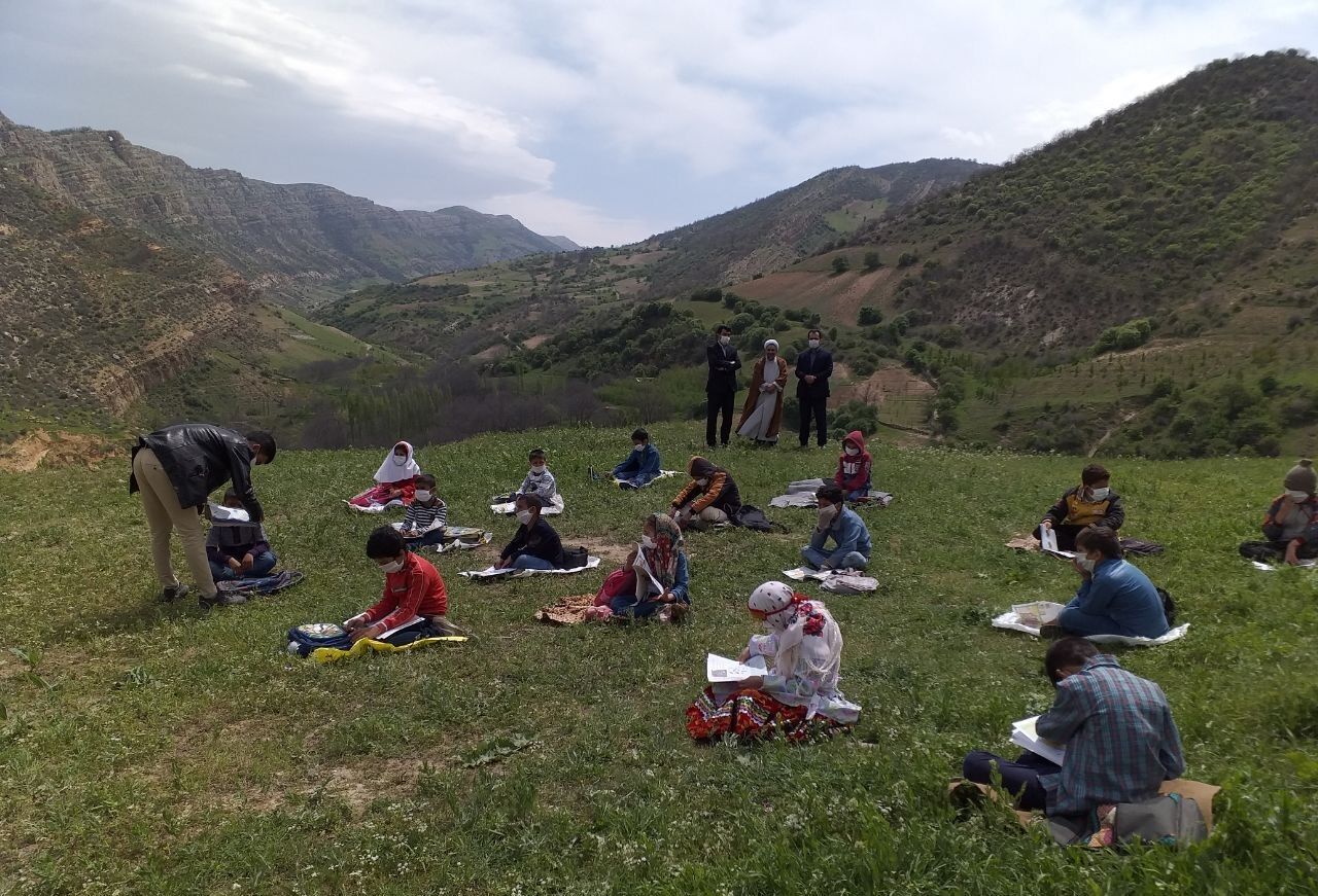 آموزش در زیر آسمان روستاهای مانه‌وسملقان جایگزین شبکه مجازی