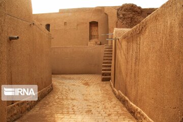 Jandagh Castle; Historical tourist attraction in Central Iran