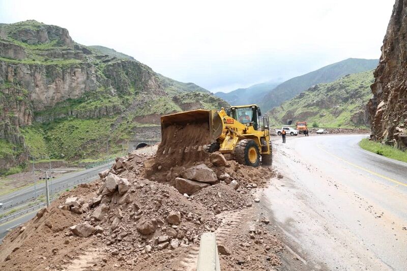 هفت نقطه پرتصادف در مسیرهای ارتباطی استان زنجان ایمن سازی شد