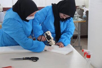 تولید روزانه ۱۰ هزار ماسک در کارگاه‌های صنایع دستی آذربایجان‌غربی 