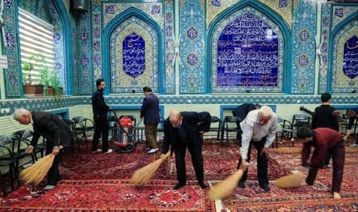 تمیز کردن مسجد برای استقبال از رمضان