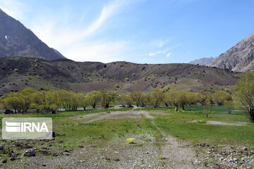 Gahar Lake; Beautiful Tourist Resort in Iran's Lorestan