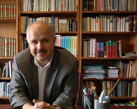 هیچ نهادی نمی‌تواند مانع تغییرات زبان فارسی شود