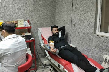 خبرنگاران میاندوآبی همزمان با لیالی قدر خون اهدا کردند