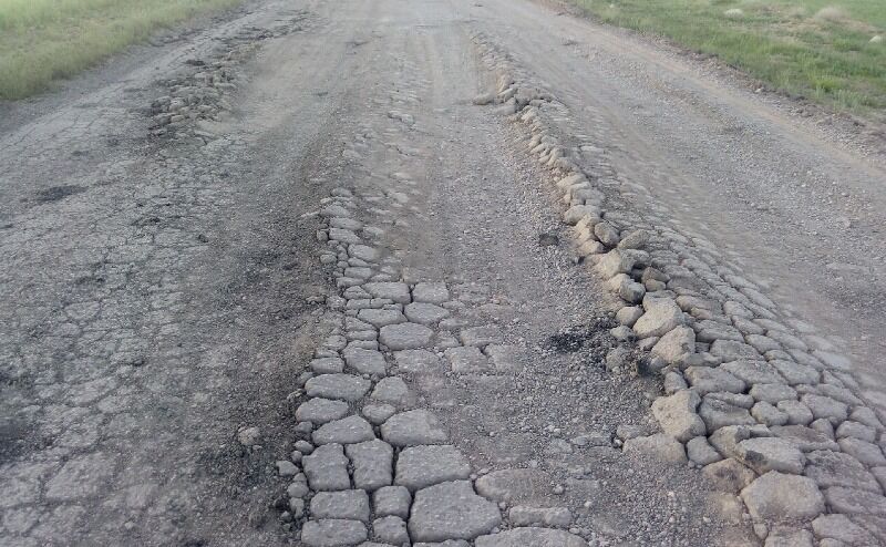 تن زخمی جاده‌های روستایی زیر بار حمل مواد معدنی