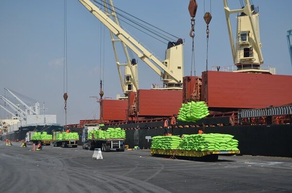 پنجمین کشتی حامل کالاهای اساسی در بندر بوشهر پهلو گرفت