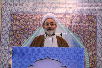 امام جمعه رشت: دولت و مجلس در کنار هم مشکلات را برطرف کنند