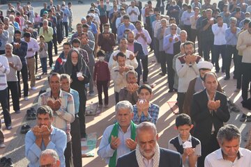 نماز عید سعید فطر در مهریز برگزار شد