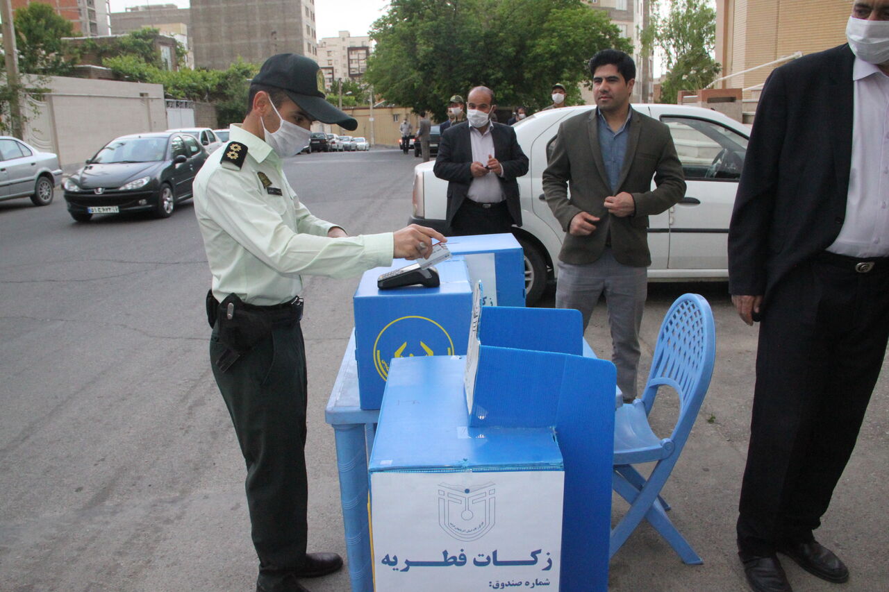 پرداخت زکات فطریه همزمان با اقامه نماز عید فطر در ارومیه 5