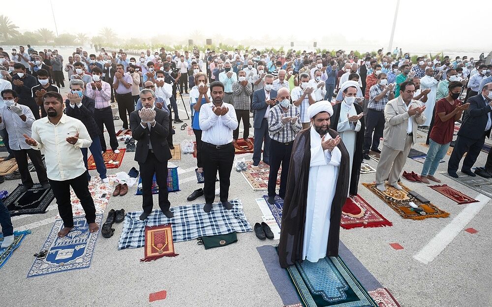 نماز عید فطر در مصلای کیش برگزار شد