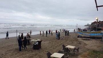 ارائه خدمات گردشگری در ساحل محمودآباد مازندران ممنوع شد 