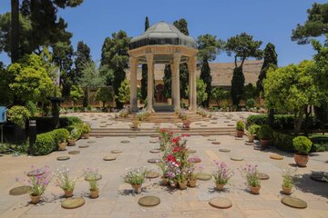 دف‌نوازی کنار حافظ؛ صدایی که قرار نبود الان دربیاید