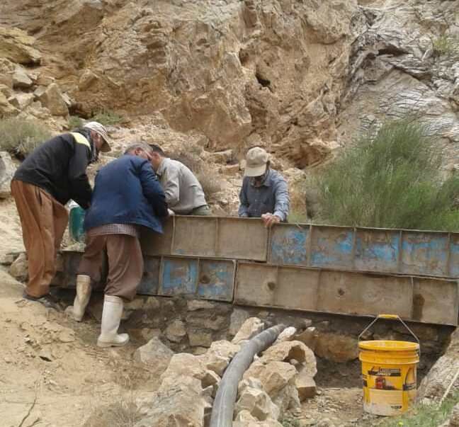 بند سیمانی تامین آب آشامیدنی وحوش در پناهگاه عباس آباد نایین ساخته شد