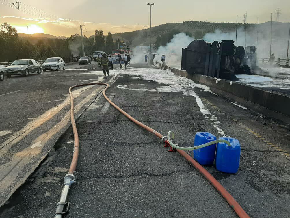 جاده محل واژگونی تانکر سوخت بازگشایی شد