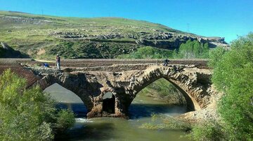 پل تاریخی «ساروق» تکاب مرمت شد