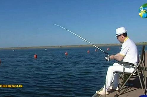 ترکمنستان شنا و ماهیگیری در خزر را ممنوع کرد
