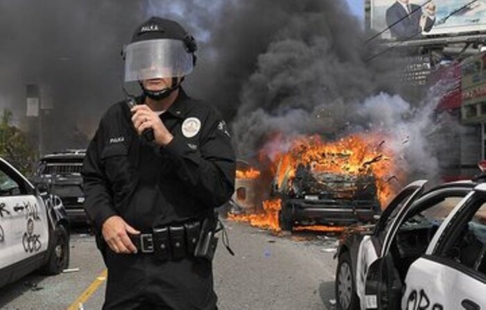 شهر مینیا پولیس آمریکا به منطقه جنگی تبدیل شده است 