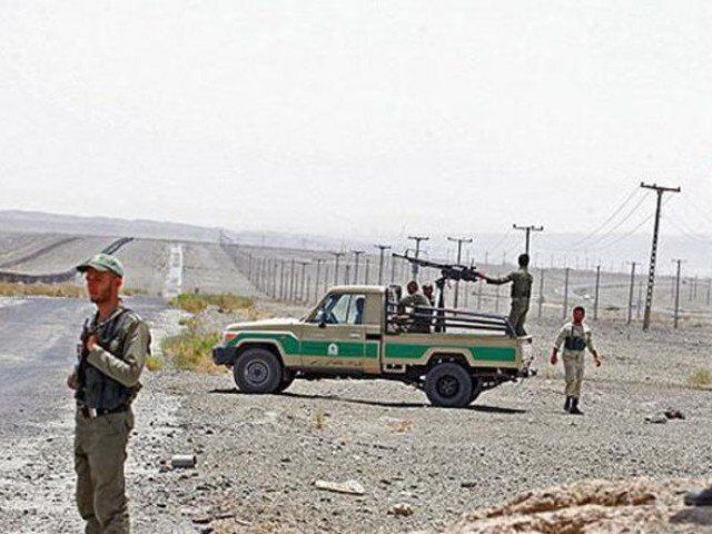 Iran hands over 92 illegal immigrants to Pakistan