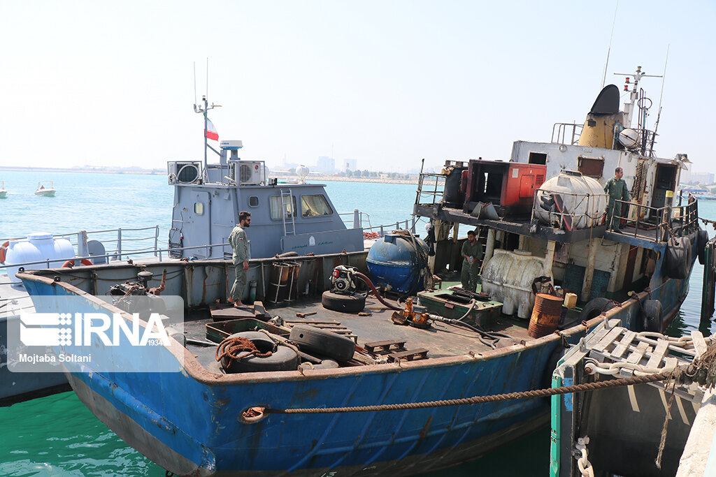 پنج فروند قایق حامل سوخت و دام قاچاق در آب های خلیج فارس توقیف شد
