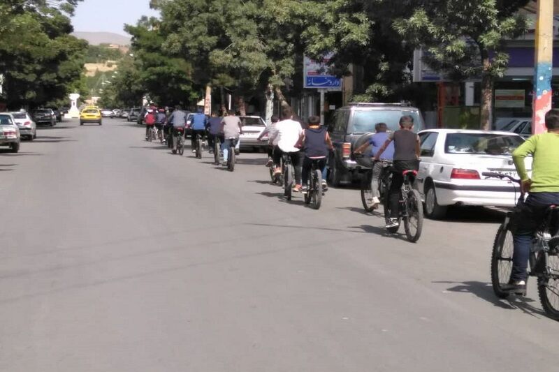 همایش دوچرخه سواری "میثاق با شهدا" در نایین برگزار شد