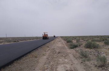 روکش آسفالت محور ارتباطی میامی - کاهک آغاز شد