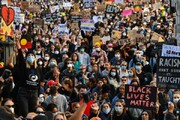 مردم استرالیا تظاهرات ضدنژادپرستی برگزار کردند

