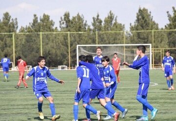 بازگشایی مدارس فوتبال فارس و چالشی به نام کرونا