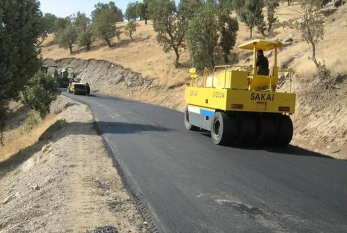 جاده روستاهای بالای ۲۰ خانوار کرمانشاه مرمت می‌شود