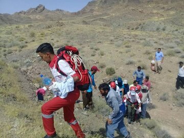 امدادگران  هلال احمر کرمان جان مرد ۳۷ساله را  نجات دادند