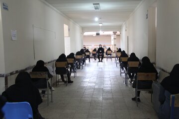 فصل امتحانات متفاوت دانش آموزان مهابادی