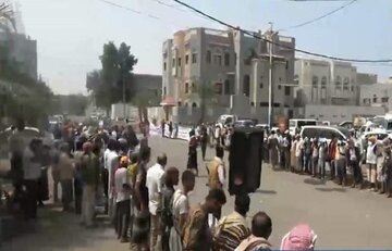 برگزاری تجمع اعتراضی در الحدیده علیه توقیف کشتی‌های سوخت