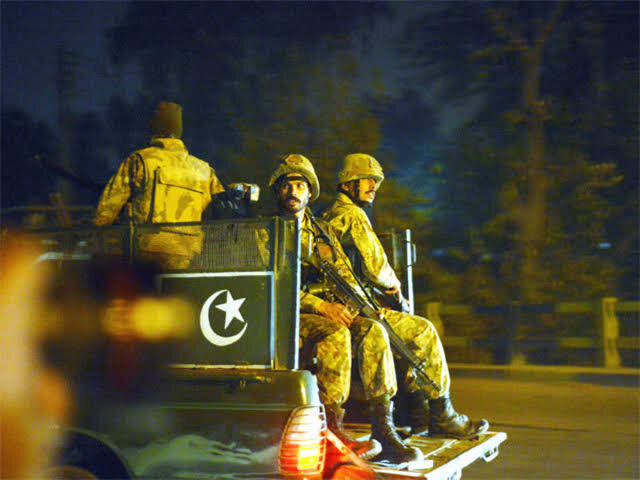 انفجار بمب دو پاکستان جان دو نظامی را گرفت