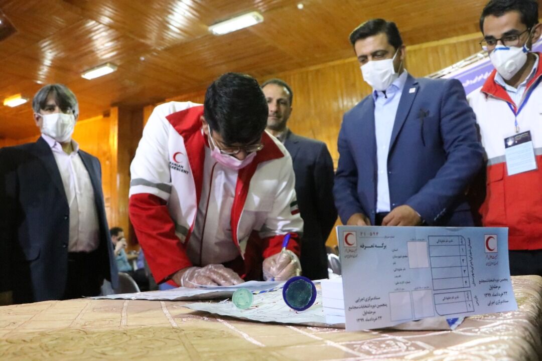 ۷۰ عضو شورای اجرایی هلال‌احمر کرمان به رقابت انتخاباتی پرداختند