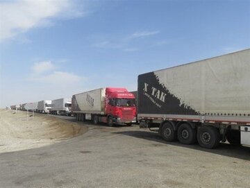 عضو اتاق بازرگانی خراسان رضوی: کامیون‌های باری در مرز دوغارون متوقف مانده‌اند