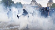 شلیک گاز اشک‌آور به تجمع کارمندان بخش بهداشت و درمان فرانسه

